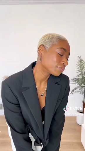 Black and white outfit idea

Cc: Simplygalig