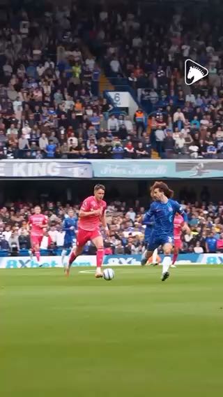  Hirsty with the run. Johno with the