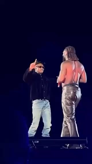  Burna Boy & Shallipopi performs
