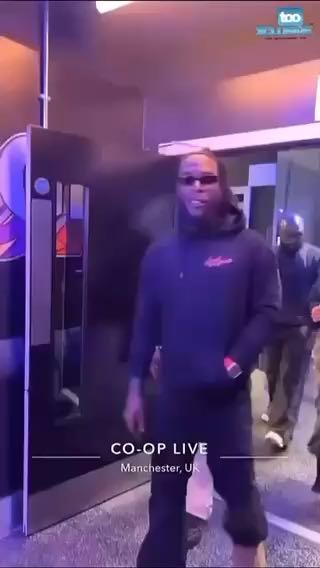  Burna Boy last night after a successful