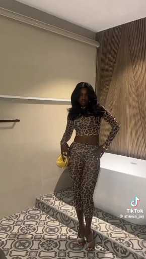 Tiger skin two pieces outfit idea

Cc:Shewajay