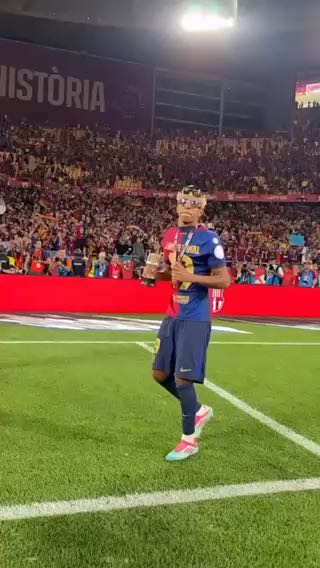  Golden Boy. Literally.
cc: fcbarcelona
#sports