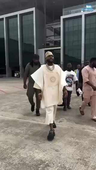 001
cc: tooxclusive_com
#music #entertainment