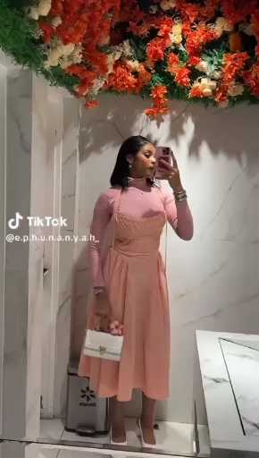  Midi dress outfit idea 

Cc: Ephunanyah 

Follow