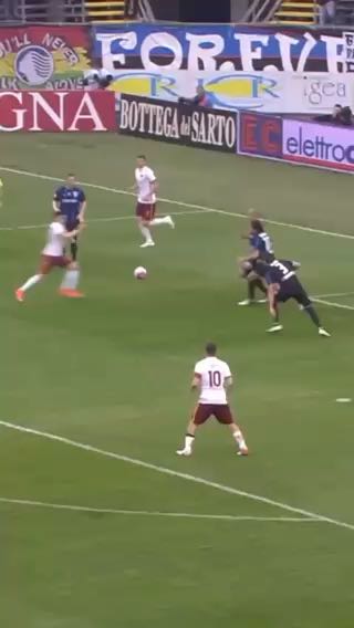  rocket!
cc: officialasroma
#sports