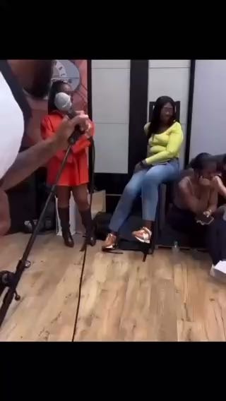  The previous moment Flavor serenades his daughter