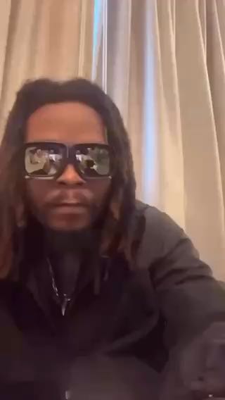  Olamide previews a new song
How is