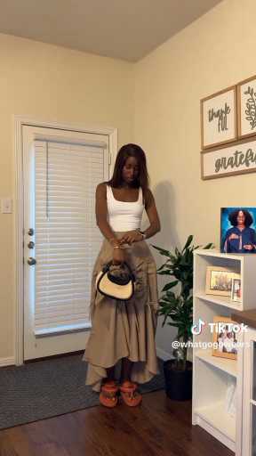 Raffle skirt outfit idea

Cc: Whatgogowear

Follow