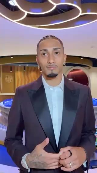  Set the target.
Hit the mark.
Raphinha