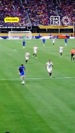  Blowing a kiss to Atlanta
cc: fifaclubworldcup