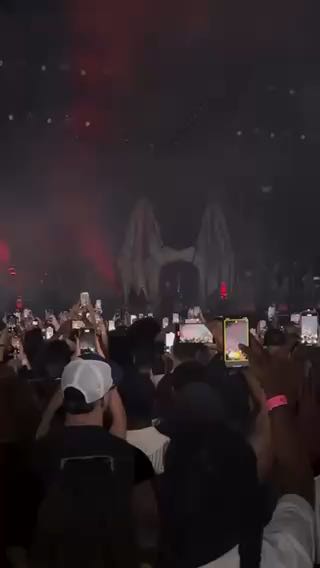  heisrema entrance in Paris France
cc; adesope_shopsydoo