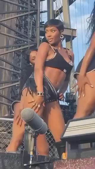  Ayra Starr
cc: tooxclusive_com
#music #entertainment