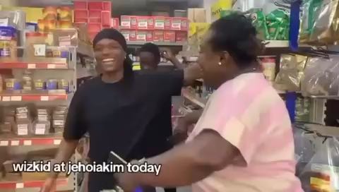 Wizkid spotted grocery shopping in London
cc: