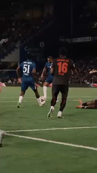  We can't stop watching this.
cc: chelseafc