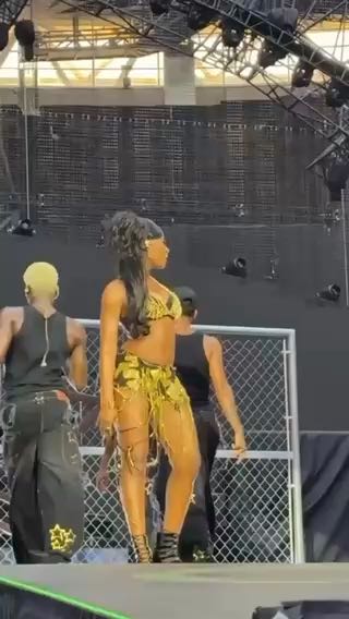  Sabi girl sabi this performance thing
cc: