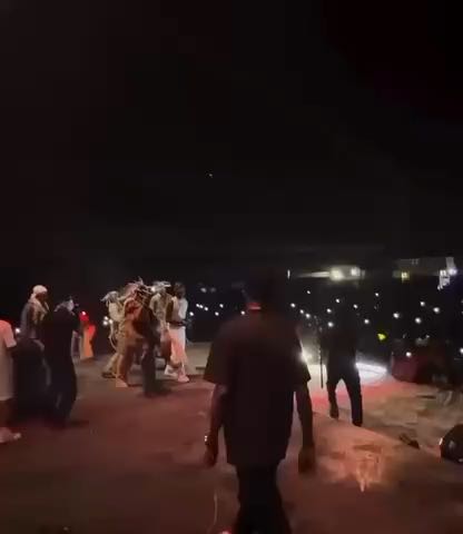  Seyi Vibez performing 